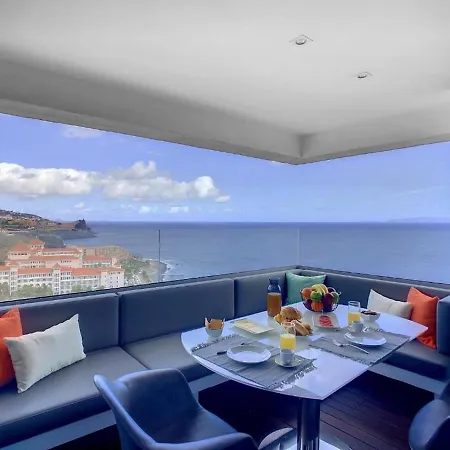 Luxurious Penthouse Direct On Sea