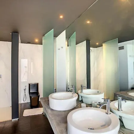 Luxurious Penthouse Direct On Sea קאניקו