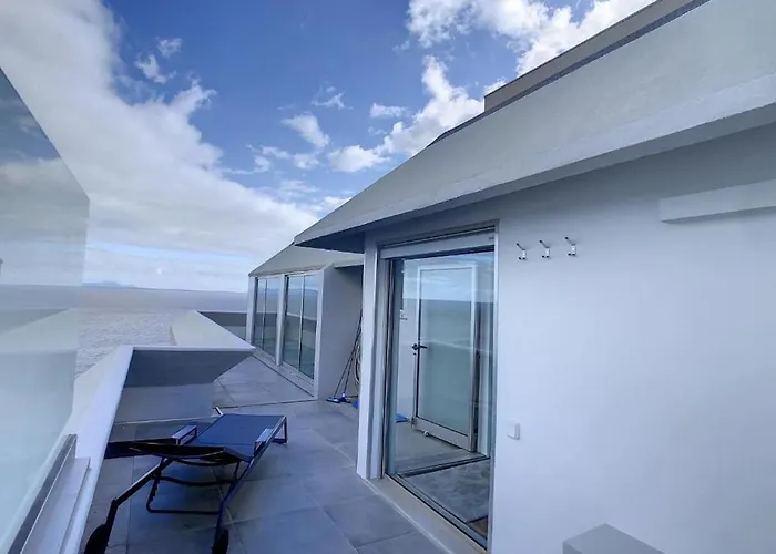 Luxurious Penthouse Direct On Sea