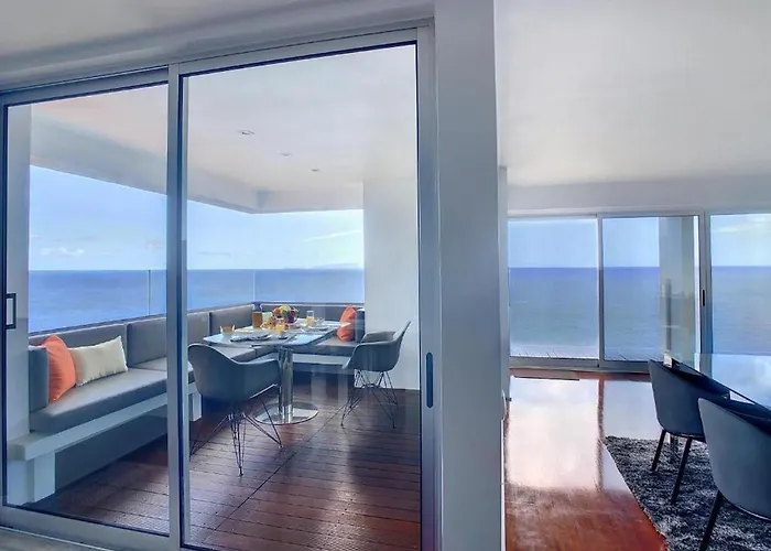 Luxurious Penthouse Direct On Sea